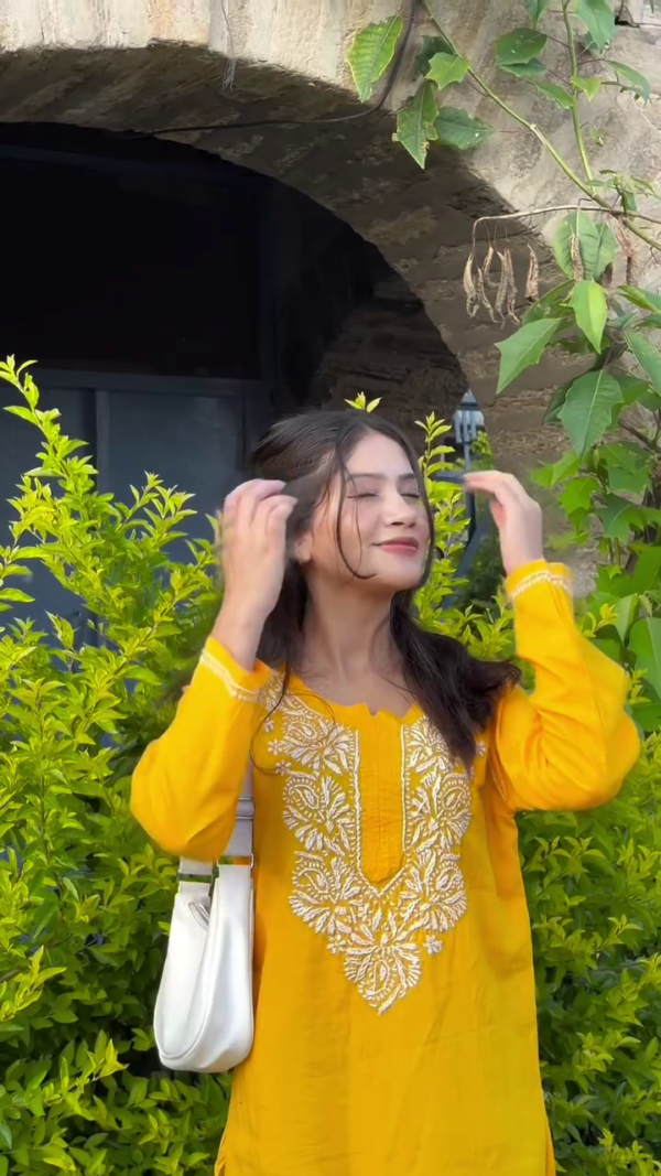 Embroidered Round-Neck Straight Kurta