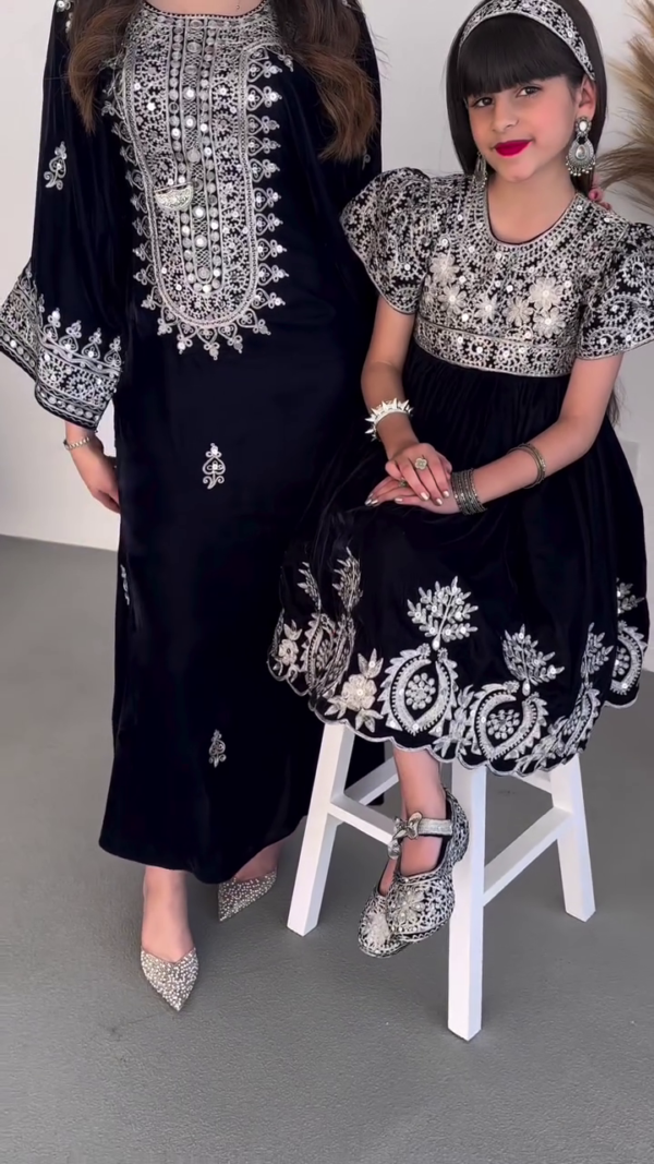 Elegant dress, light velvet fabric, suitable for summer