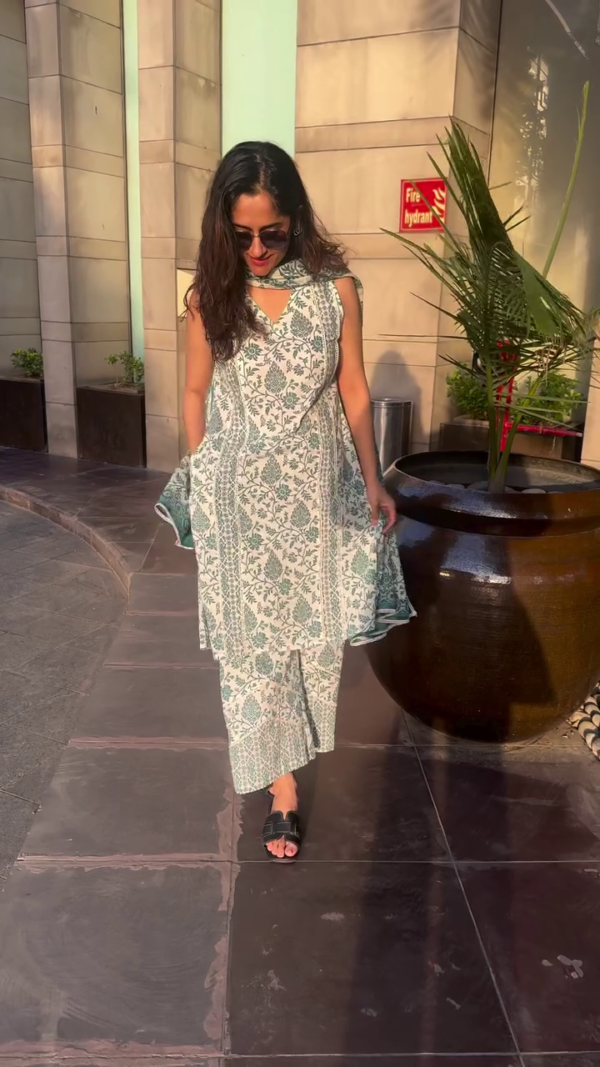Women Floral Printed Regular Kurta with Palazzos
